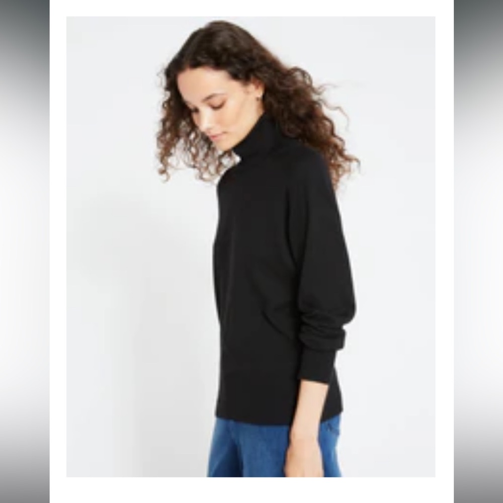 Universal Standard S (14_16) Renee Raglan Turtleneck in Black